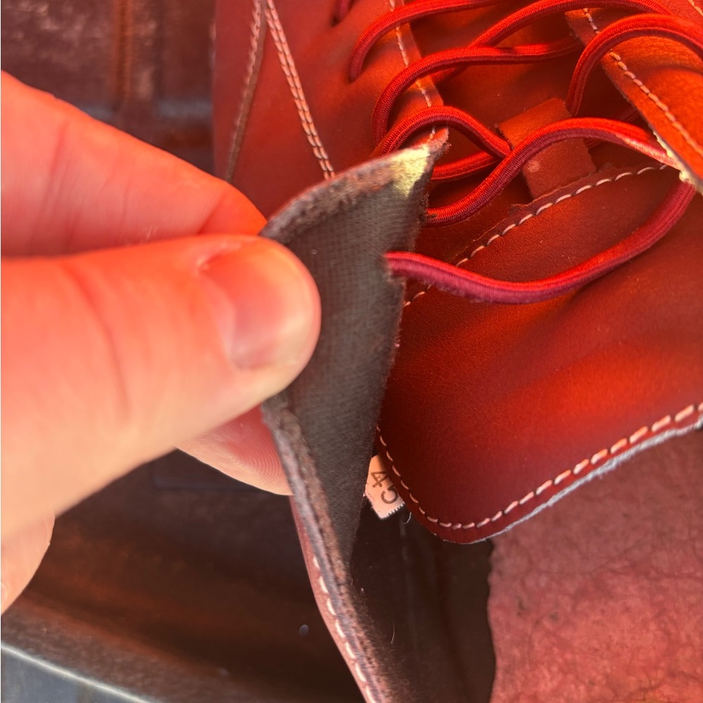Very nice shoes in good condition and have been worn